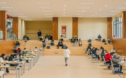 青海大学·图书馆内部