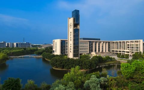 广州大学·广场钟楼