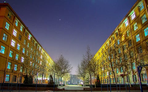 保定理工学院·霓光楼影