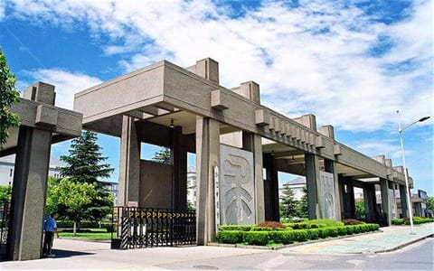 浙江中医药大学·学校正门