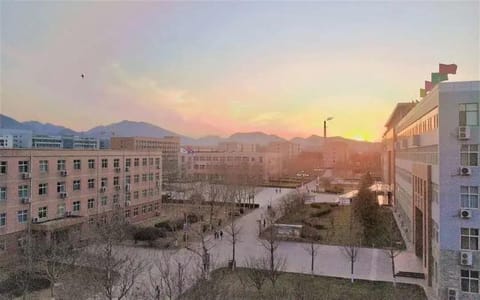 河北中医药大学·余晖