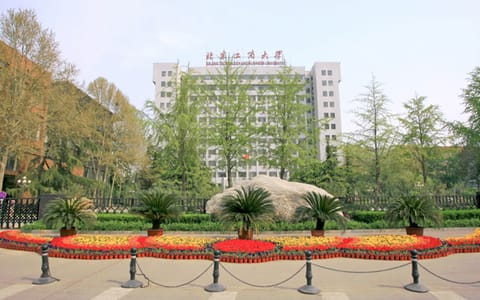 北京工商大学·远眺综合楼