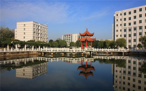 武汉轻工大学·湖心亭