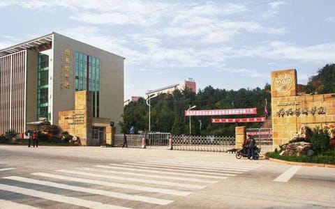 四川文化艺术学院（绵阳）·校门