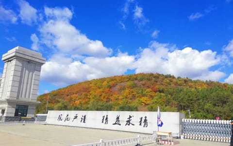 哈尔滨信息工程学院·门2