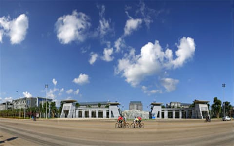 云南师范大学·环形追逐