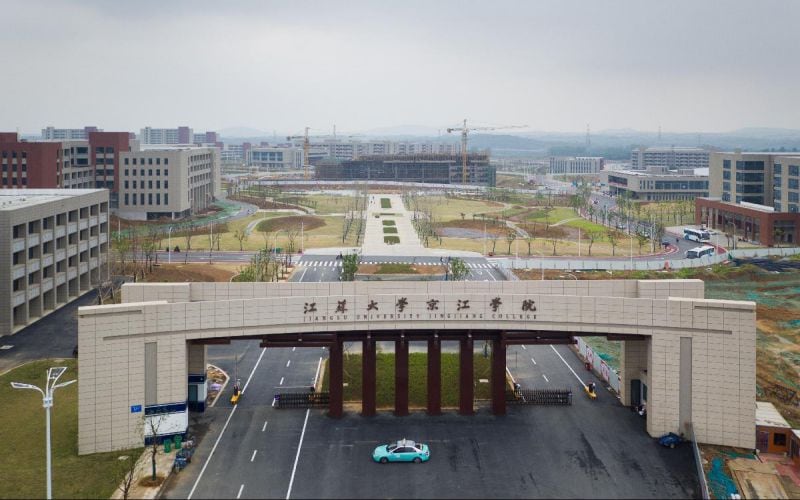 江苏大学京江学院主图·校门