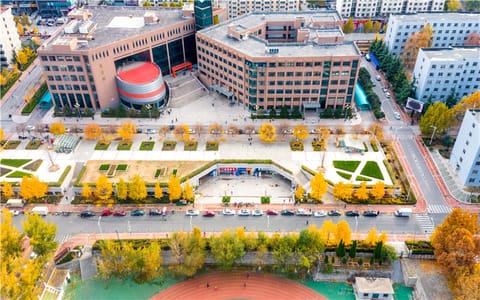 山东财经大学·燕山秋景