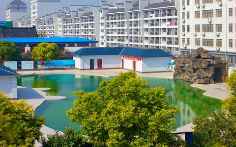武汉生物工程学院·泳湖天池
