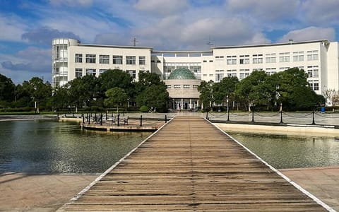 上海第二工业大学·多彩校园