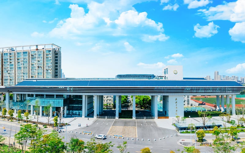 武汉工商学院主图·校门