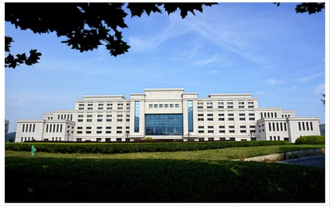 大连大学·图书馆正面
