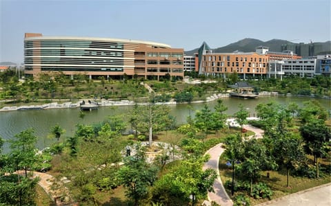 广东理工学院·镜恩湖一角