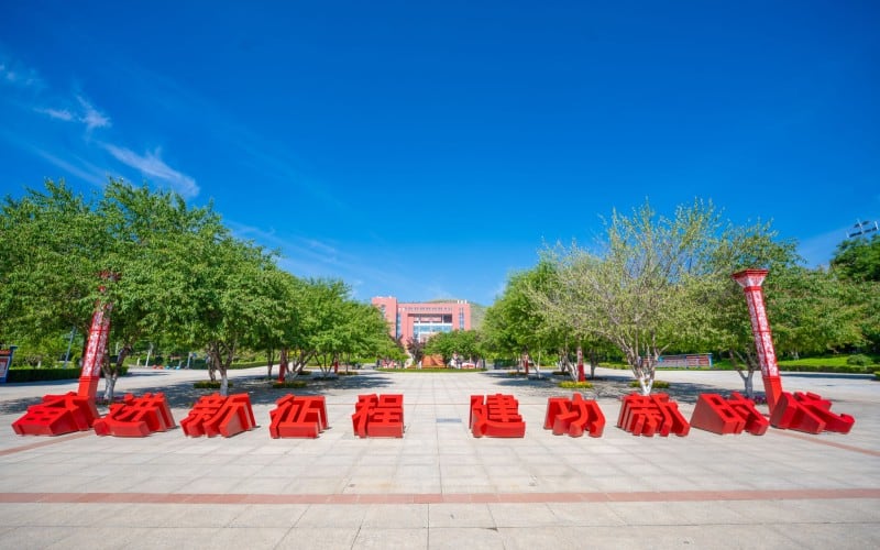 青海职业技术大学主图·校园风光