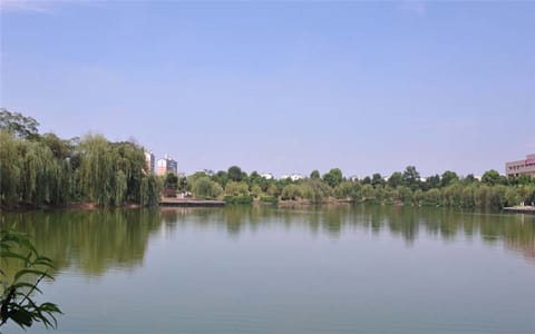湖南工学院·优美的湖畔