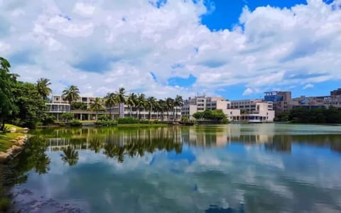 海南大学·水天一色