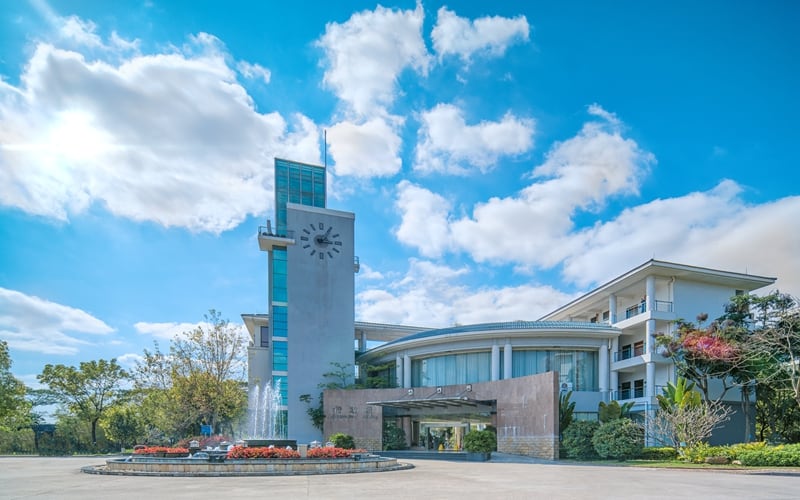 广东外语外贸大学南国商学院主图·行政楼