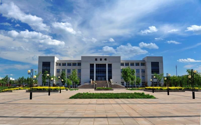 天津财经大学珠江学院主图·图书馆