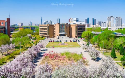 南开大学·敬业广场的海棠花海