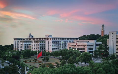 武汉职业技术大学·逸云楼