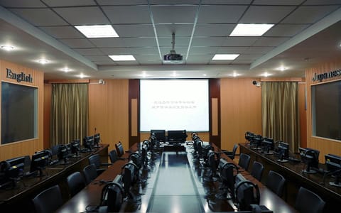 郑州商学院·郑州商学院-同声传译实验室