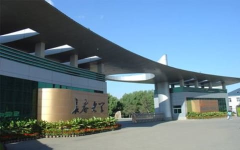 长春大学·正门