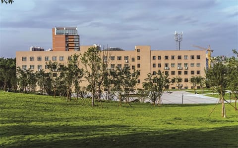 赣南医科大学·草坪大楼