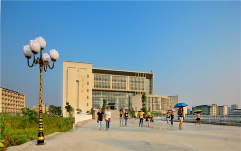 广西科技师范学院·图书馆1