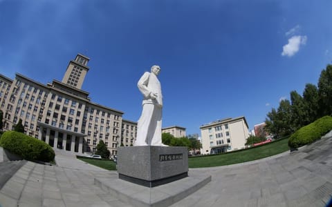 南开大学·总理像和主楼