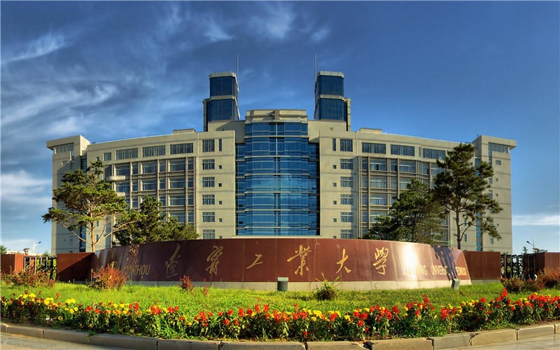 辽宁工业大学主图·校门