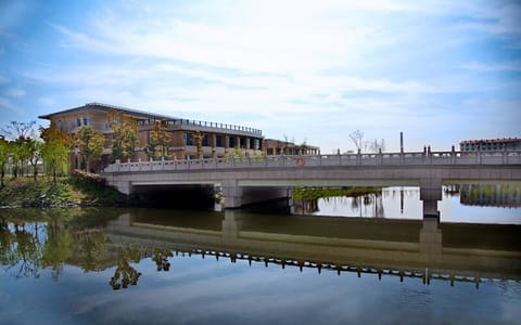 上海应用技术大学·长桥流水