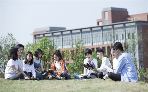 湖北商贸学院(武汉)▲·校园一角