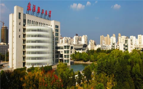 武汉轻工大学·金银湖校区