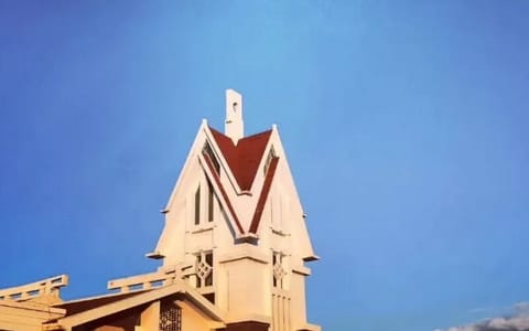 云南民族大学·蓝天