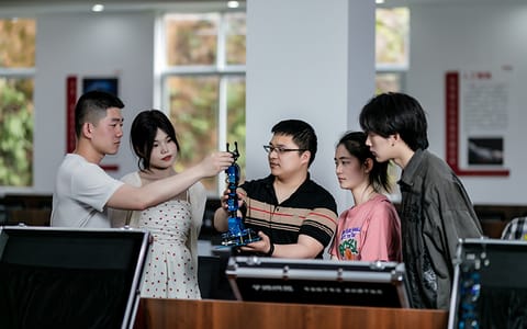 成都理工大学工程技术学院·1I2A6809