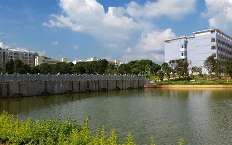 玉林师范学院·王力湖