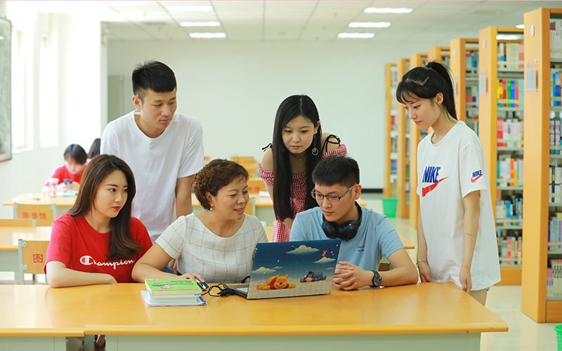 西安工商学院主图·师生互动