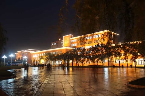 黑龙江工业学院·西广场