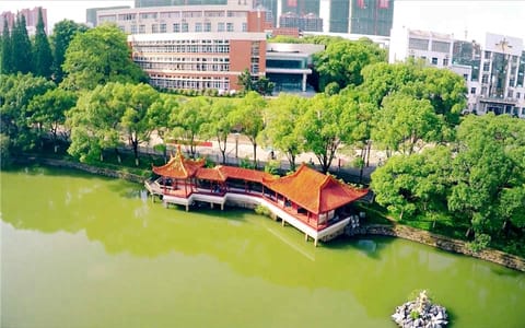 江西科技师范大学·亭水楼阁