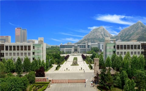 山东女子学院·学校大门
