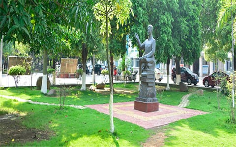 百色学院·岑永杰雕像