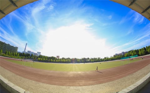 郑州科技学院·晴空万里