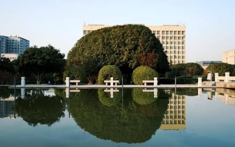 中国矿业大学徐海学院·倒影