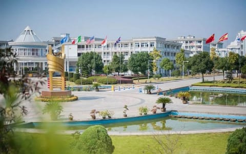 浙江越秀外国语学院·校园一角