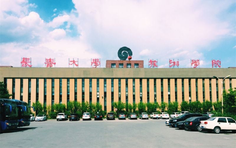 长春大学旅游学院主图·校园风光