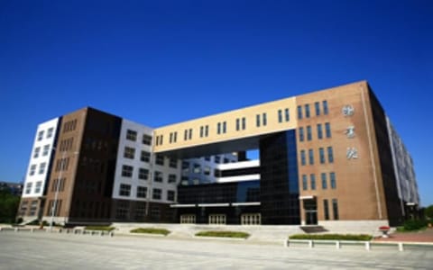 哈尔滨广厦学院·图书馆