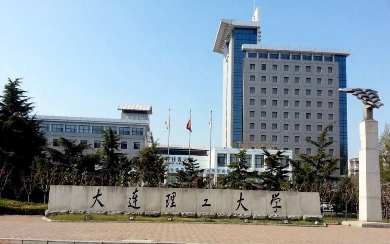 大连理工大学主图·校门