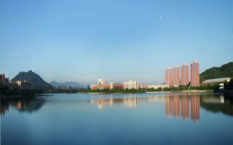 仰恩大学·湖光美景