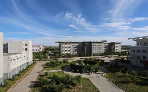 赤峰大学·远景