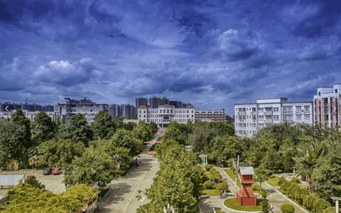 四川电影电视学院（成都）·金牛校区景色全览图